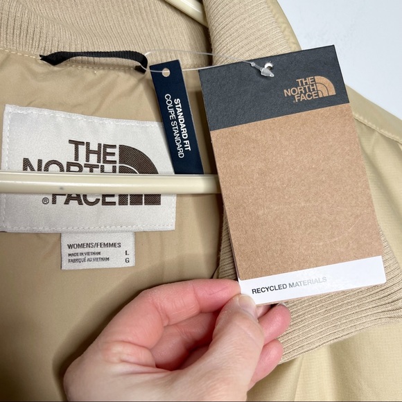 NWT The North Face Sylvester Beige Snap Front Ribbed Collar Vest - Picture 10 of 16